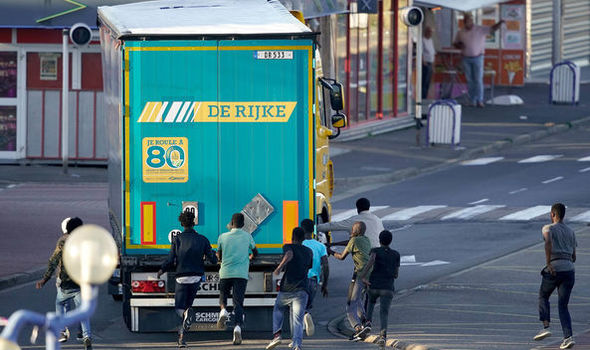 Migrants race to catch lorries heading to UK