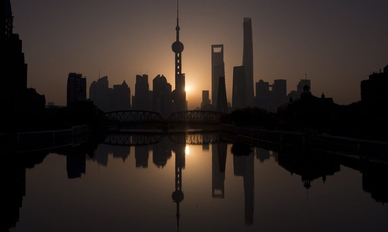 China stocks return from holiday, tumble 3% as PBOC eases reserve requirements