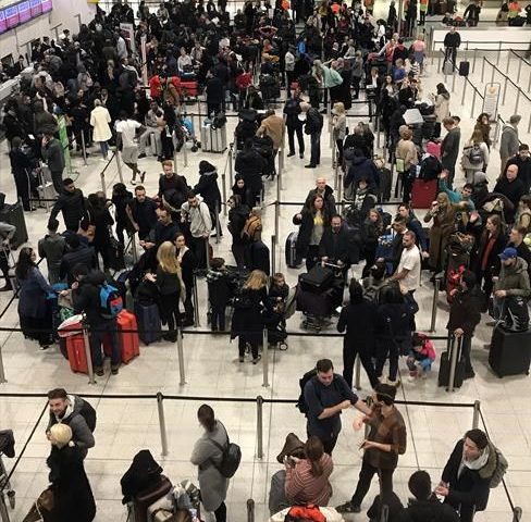 London airport back open