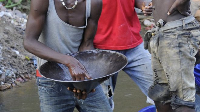 Liberia gold mine collapse: Dozens arrested at ‘lawless’ rescue site