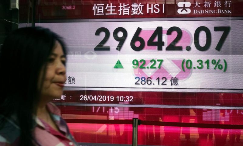 World Shares Mostly Dip on Earnings, Ahead of US Growth Data