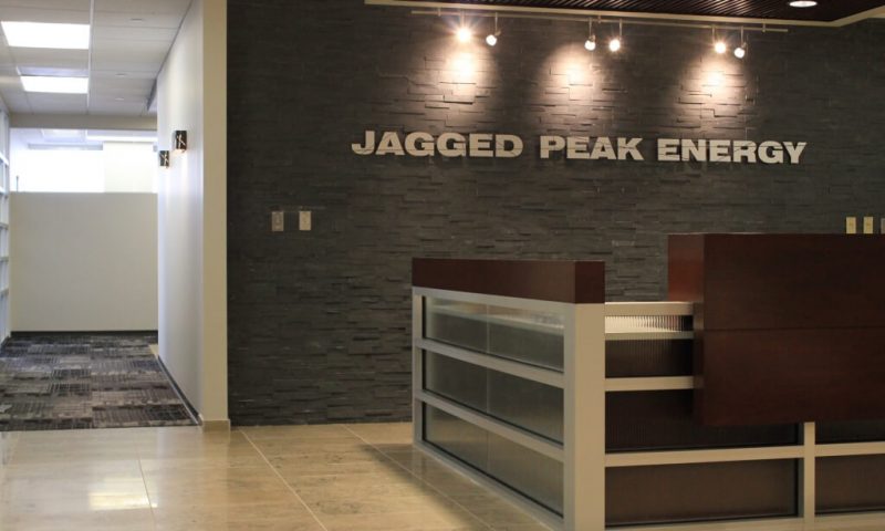 Equities Analysts Lower Earnings Estimates for Jagged Peak Energy Inc (NYSE:JAG)