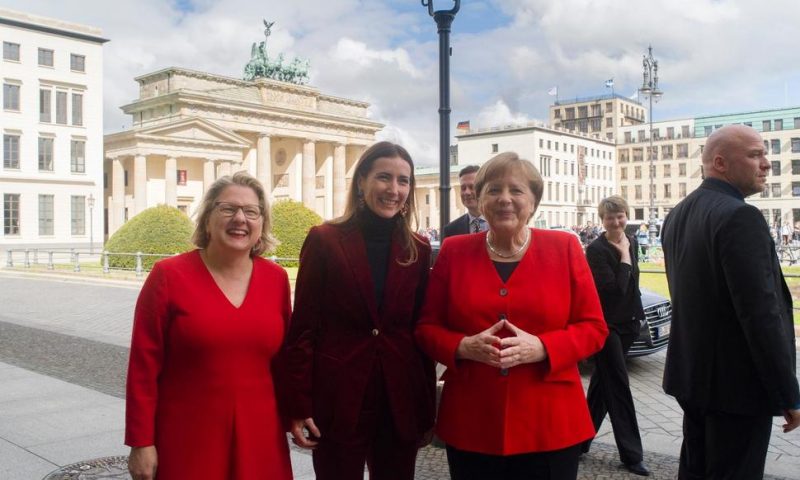 Germany’s Merkel Edges Closer to Macron on 2050 Climate Plan