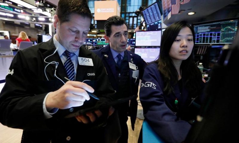Energy, Tech Companies Help Pull US Stocks Broadly Lower