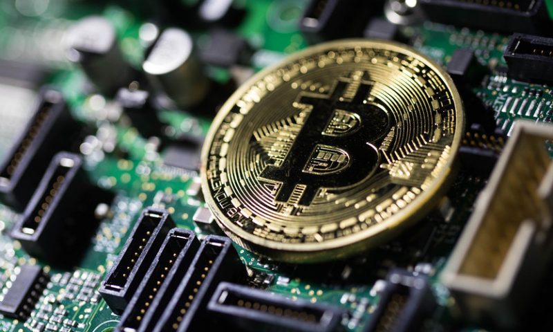 Bitcoin continues its rally, pokes above $11,000 level