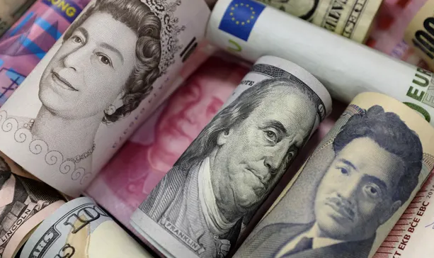 Pound continues slide as traders fear impact of no-deal Brexit