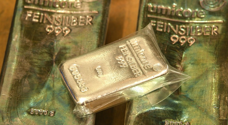Silver rallies to its highest in over a year, plays ‘catch up’ to gold’s gains