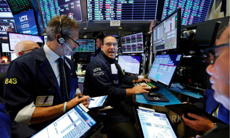 Banks, Retailers Power US Stocks Higher After Wobbly Start