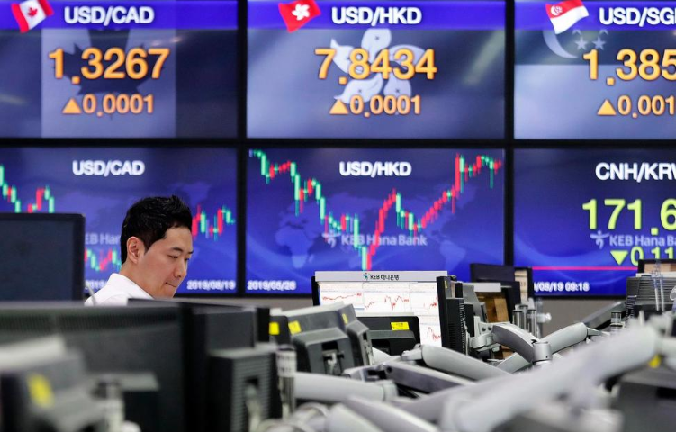 Global Shares Rise as Investors Watch Trade War, Economies