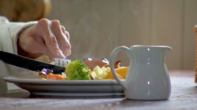 Restaurants urged to serve us less food