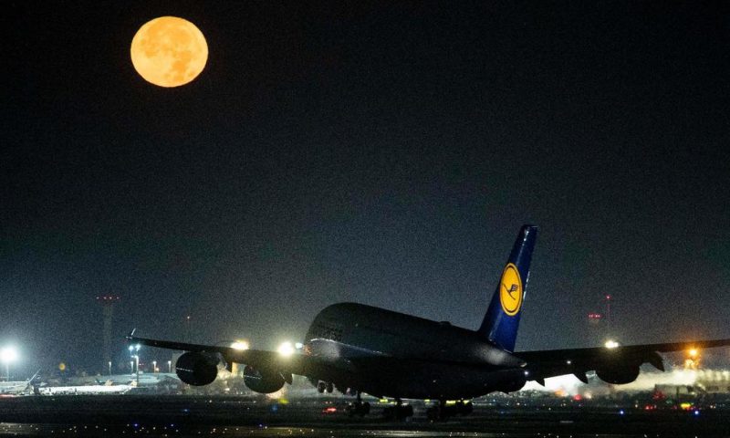 Union Calls on Lufthansa Cabin Crew to Strike on Sunday