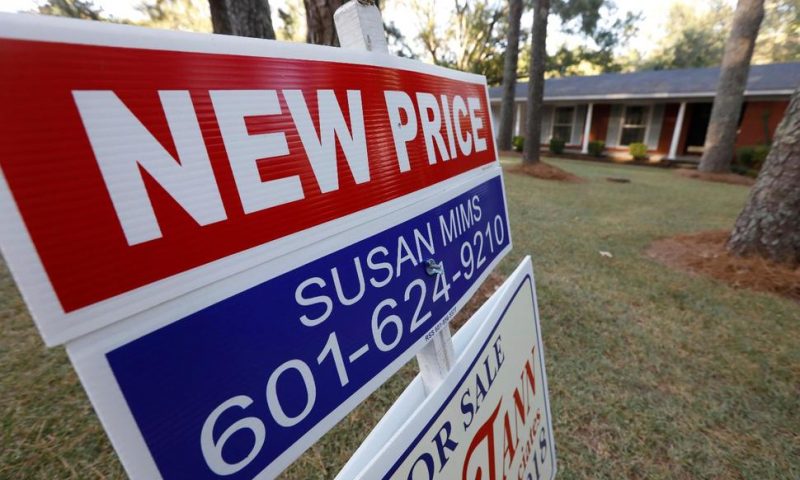 US Home Prices Rose 2.1% From a Year Ago