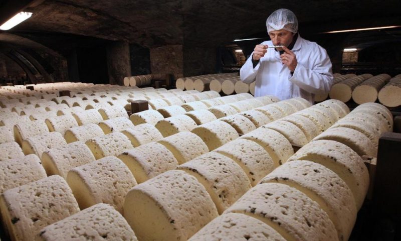 France to Retaliate if US Doubles Champagne, Cheese Prices