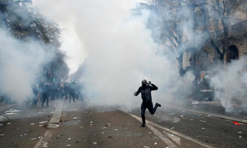 Mass Strikes in France Shut Eiffel Tower, Trigger Clashes