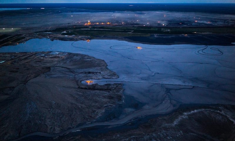 Canada Oil-Sands Plan Collapses Over Politics and Economics