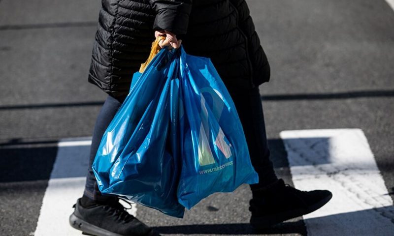New York’s plastic-bag ban frustrates many shoppers