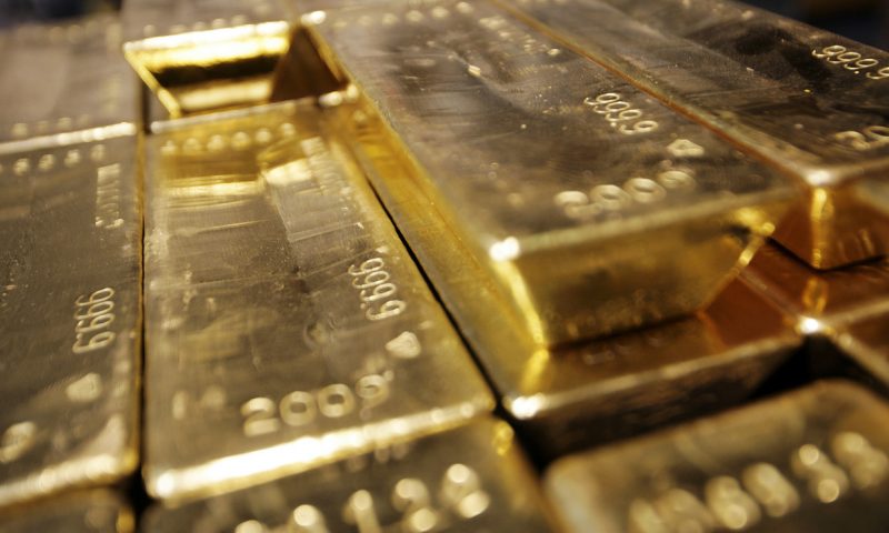 Gold prices finish lower for a second session