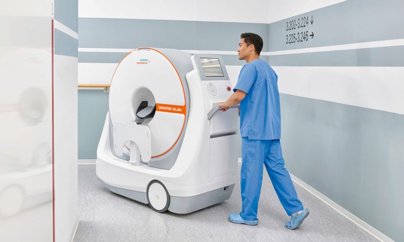 FDA clears Siemens’ wheeled, bedside CT scanner