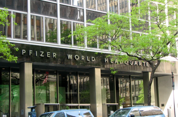 Pfizer funnels $200M into CStone, licenses late-stage cancer med in China