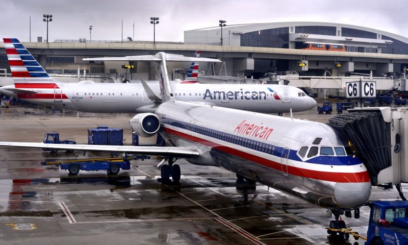 American Airlines stock pulls back after plans for public stock offering