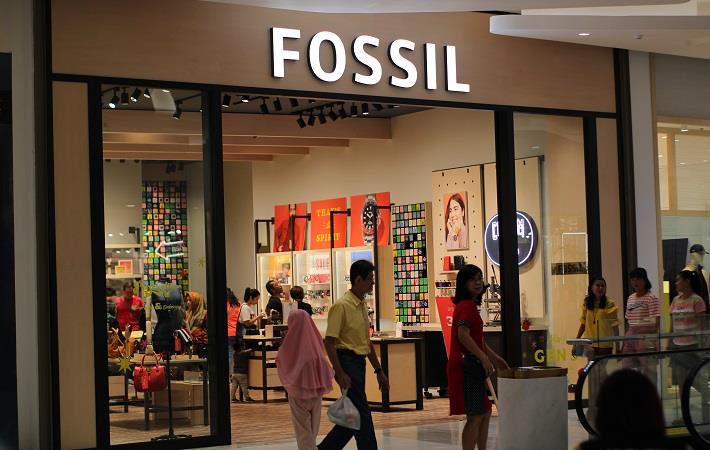 Fossil Group swings to Q3 profit, stock jumps 32%
