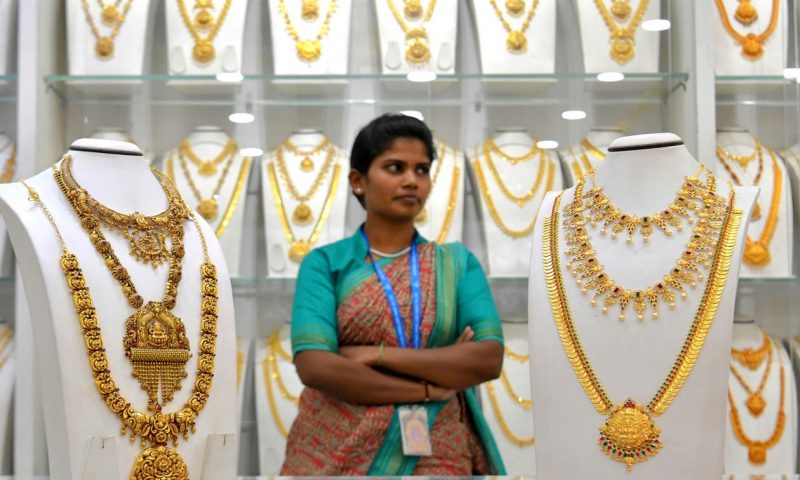 Gold prices end lower to mark longest skid in nearly 2 years