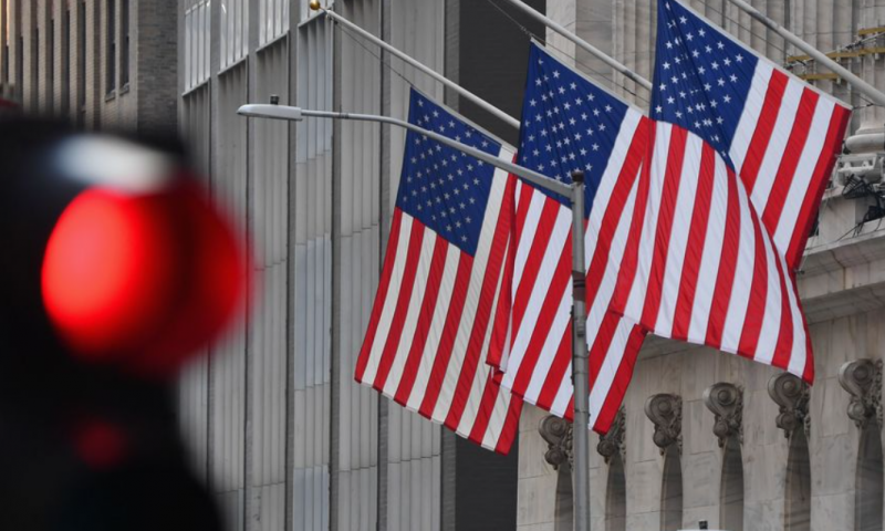 U.S. stocks off to mixed start after major indexes hit all-time highs