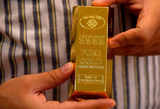 Gold futures rise early Friday, but on pace for weekly drop
