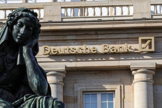 Europe stocks off highs as Deutsche Bank slides after results