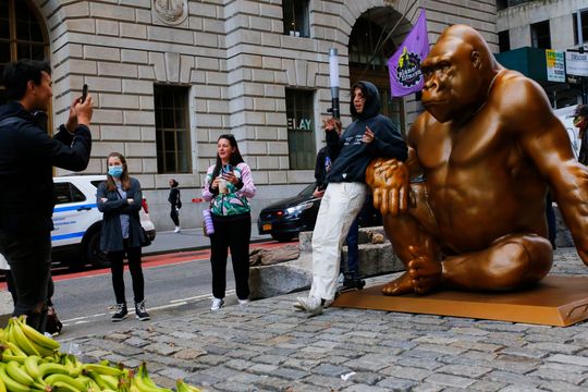 U.S. stock futures consolidate after lurching toward new record high