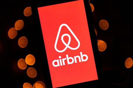 Airbnb has best quarter on record, shares turn higher after hours