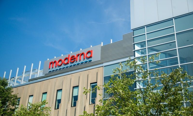 Neck and neck with Pfizer, Moderna gives first dose of omicron-specific booster in phase 2 trial