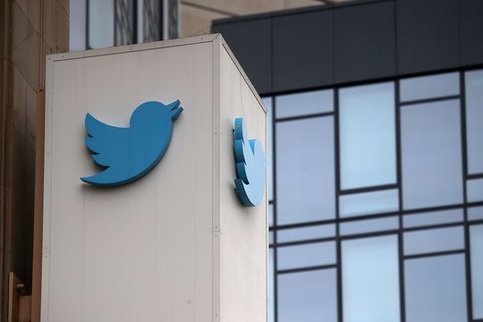 Twitter reverses course, now in talks to sell to Elon Musk