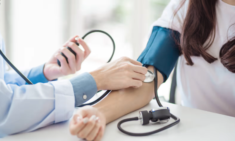 Back to basics: High-tech blood pressure monitors don’t outperform standard cuffs, study finds