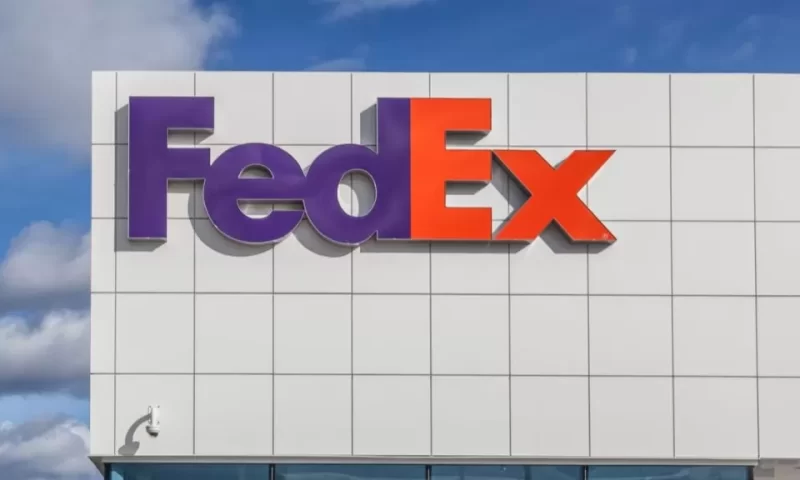 FedEx Corp. stock underperforms Tuesday when compared to competitors