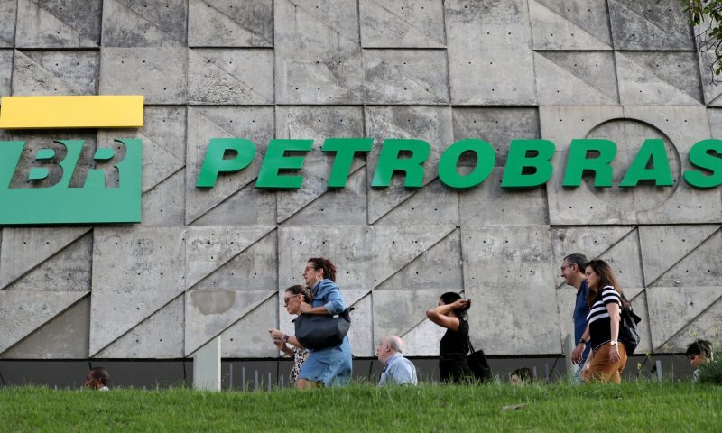 Petrobras Shares Fall 4.2% After Governance Bill Advanced in Congress