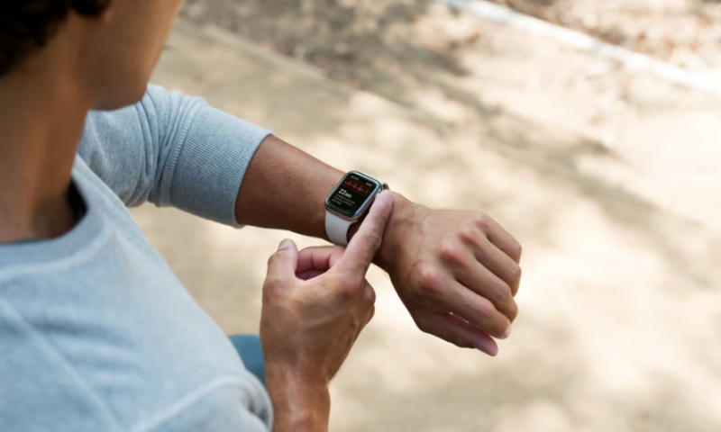 ECG-equipped Apple Watches found to violate AliveCor patents, teeing up possible sales ban