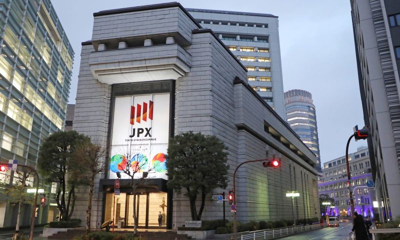 Japanese stocks rise for fourth session as Hong Kong stocks drop