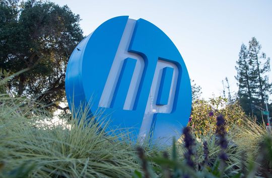 HP’s stock tumbles after mixed results, cautious outlook