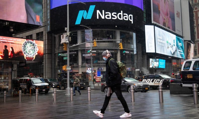 Nasdaq ends 1% down, leading stocks lower as tech shares slump