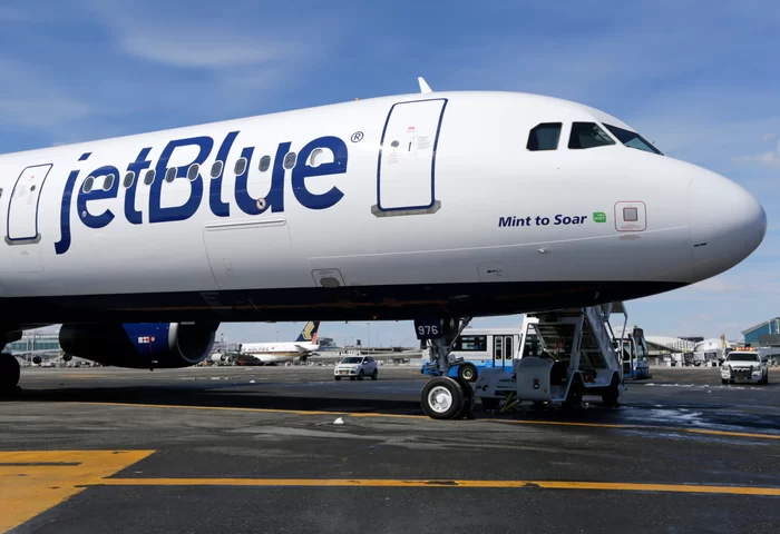 JetBlue Airways Corp. stock falls Monday, underperforms market