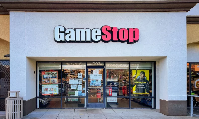 GameStop’s stock falls more than 4%, on pace to extend losing streak to three days