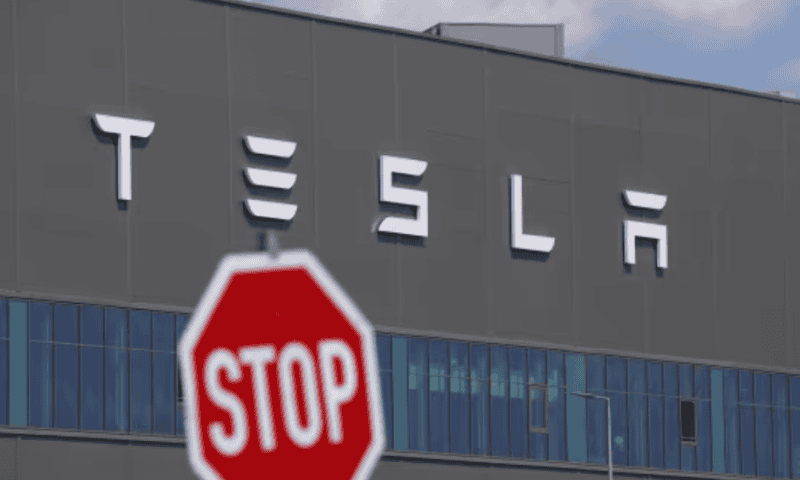 Tesla’s stock chart sends warning to bears that momentum may have bottomed