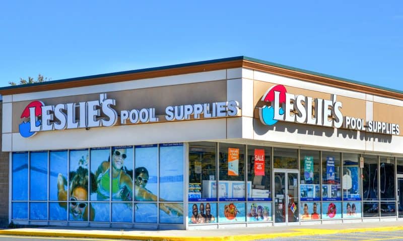 Leslie’s Shares Fall on Pool’s Swimming Pool Sales Outlook