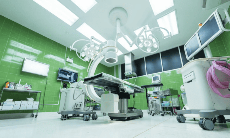 GE HealthCare, MediView deploy AR headset for image-guided procedures