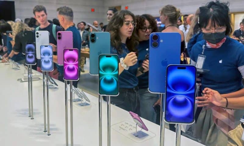 Apple Sells $46 Billion Worth of IPhones Over the Summer as AI Helps End Slump