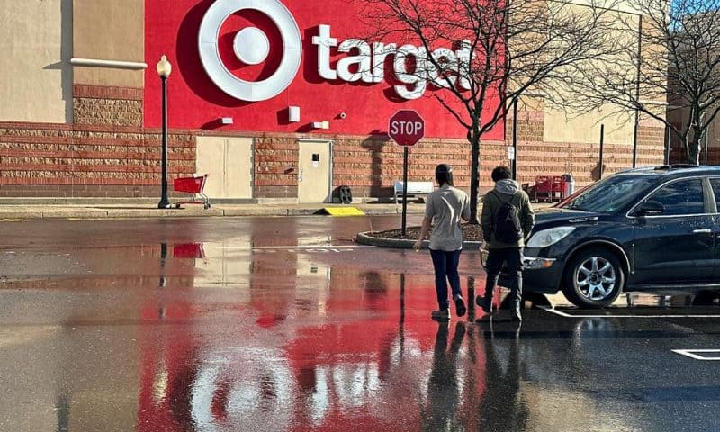 A Tale of Two Retailers: Target Reports Sluggish Spending While Walmart Has a Stellar Quarter