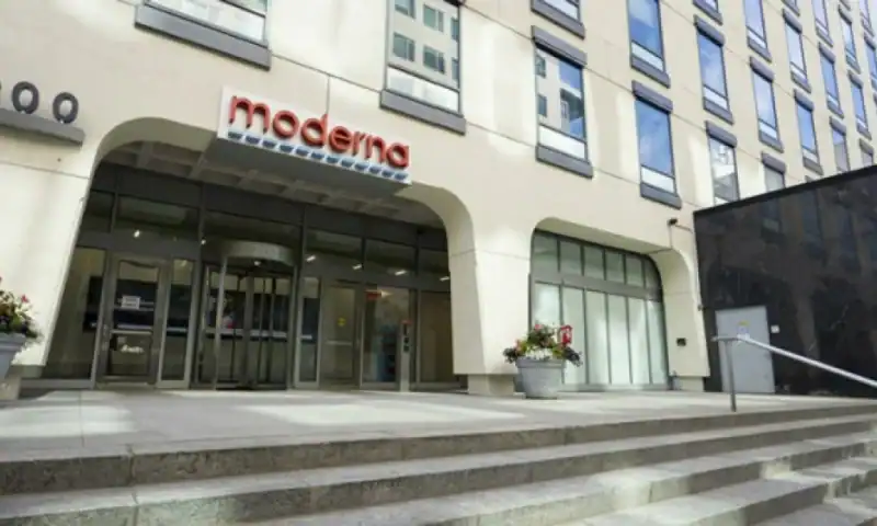 Moderna Loses $760M+ Government Bird Flu Contract as Vaccine Uncertainties Mount