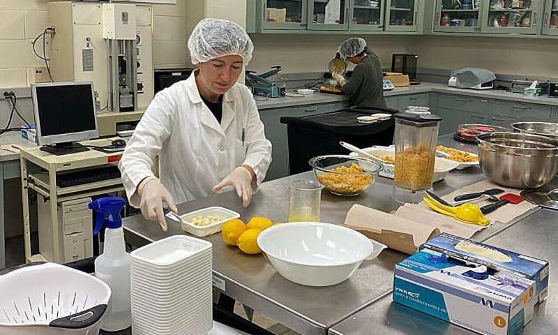 Microwave technologies can give hummus longer shelf life, eliminating need for chemical preservatives