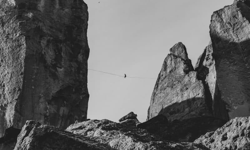 Smart Investors Navigate Patent Cliff Risk in Biotech’s High-Stakes Arena